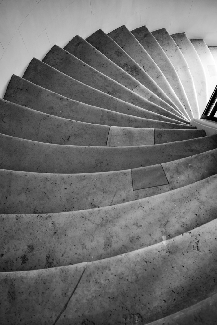 Marches de l'escalier à double révolution de la Halle au Blé - Bourse de Commerce - Collection Pinault - Photo : © Sebastien Desnoulez Photographe Auteur