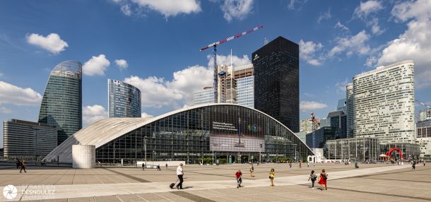 Le CNIT, l'esplanade, tour Areva et Cœur Défense - Photo : © Sebastien Desnoulez