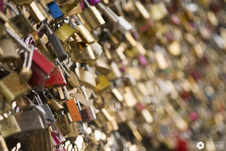 Cadenas des amoureux sur le pont des Arts - Photo : © Sebastien Desnoulez