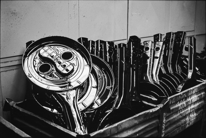 Atelier moteur usine Tatra à Pribor, Tchécoslovaquie 1991 - Photo : © Sebastien Desnoulez