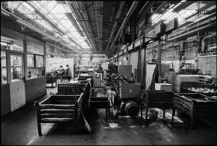 Atelier moteur usine Tatra à Pribor, Tchécoslovaquie 1991 - Photo : © Sebastien Desnoulez