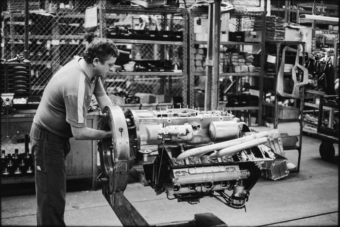 Atelier moteur usine Tatra à Pribor, Tchécoslovaquie 1991 - Photo : © Sebastien Desnoulez