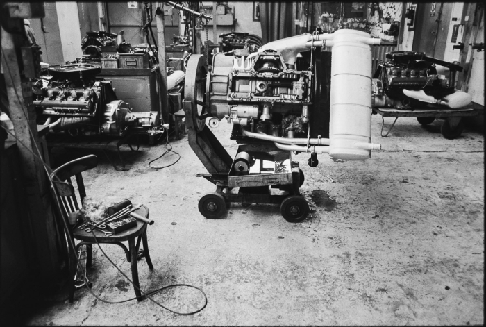 Atelier moteur usine Tatra à Pribor, Tchécoslovaquie 1991 - Photo : © Sebastien Desnoulez