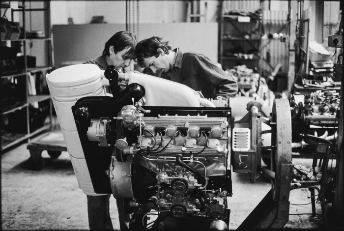 Atelier moteur usine Tatra à Pribor, Tchécoslovaquie 1991 - Photo : © Sebastien Desnoulez