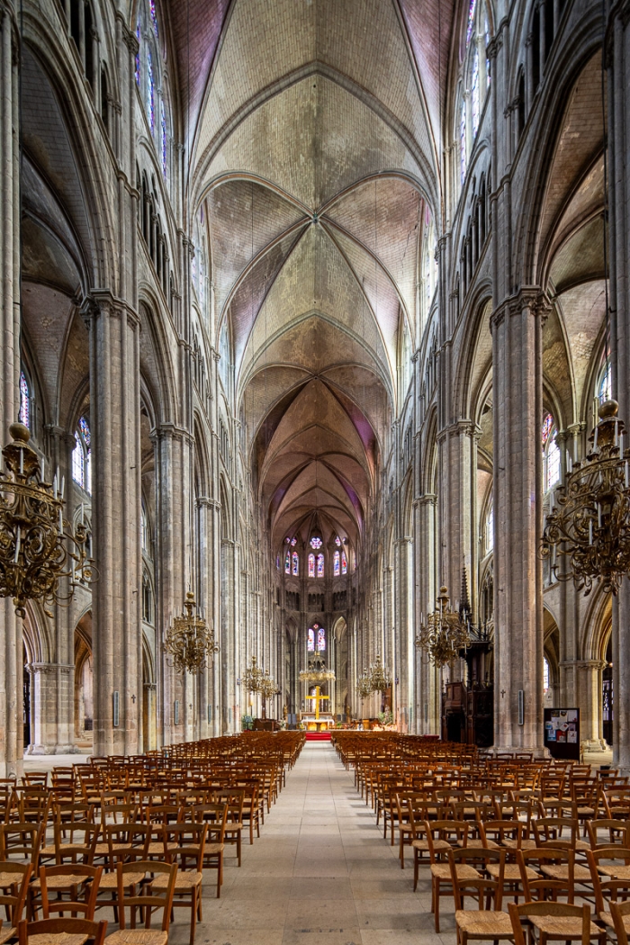 Photographie d’architecture : comment restituer la hauteur spectaculaire de la cathédrale Saint-Étienne de Bourges - Photo : © Sebastien Desnoulez