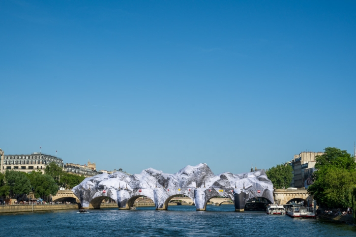Caverne de JR au Pont Neuf, Paris - Photo : © Sebastien Desnoulez