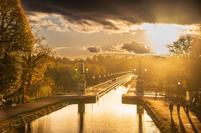 Couleurs d'automne - Pont-canal de Briare, Bourgogne - Photo : © Sebastien Desnoulez