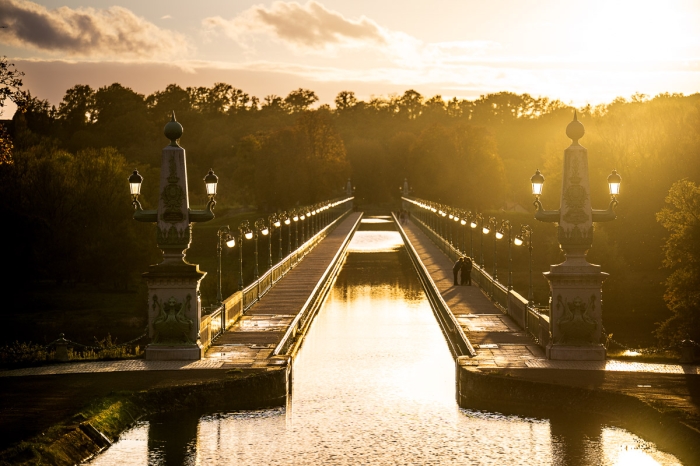 Couleurs d'automne - Pont-canal de Briare, Bourgogne - Photo : © Sebastien Desnoulez