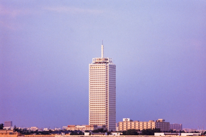 Dubai 1991   World Trade Center Tower 1 On Sheikh Zayed Road - Photo : © Sebastien Desnoulez