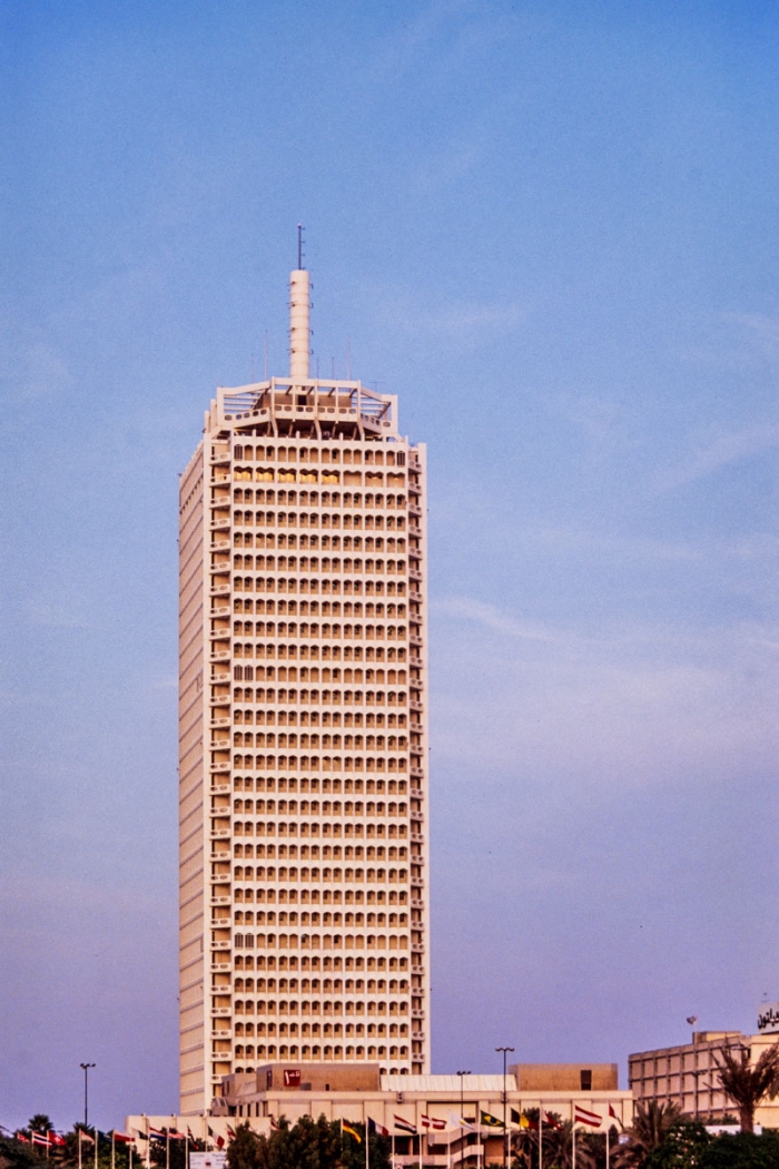 Dubai 1991   World Trade Center Tower 1 On Sheikh Zayed Road - Photo : © Sebastien Desnoulez