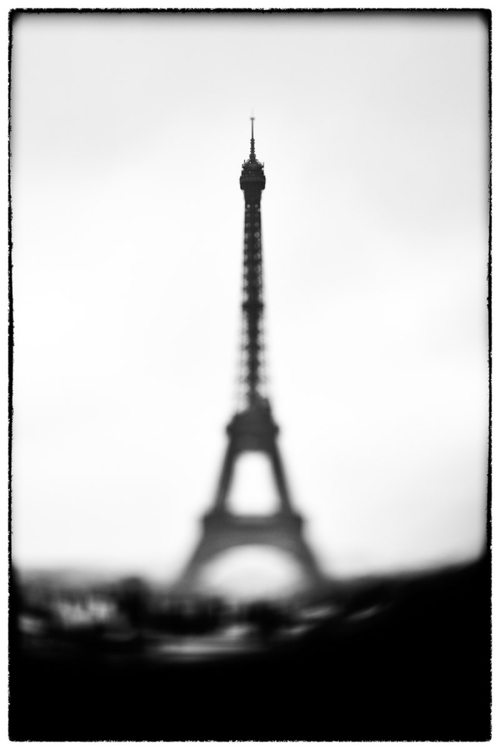 Freelensing en photographie : Tour Eiffel - Série À Moitié Flou - Photo : © Sebastien Desnoulez