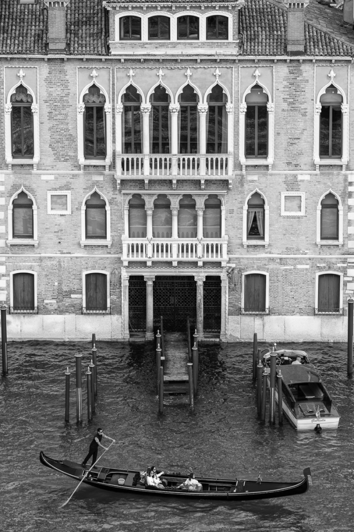 Gondole sur le Grand Canal photographiée depuis Santa Maria della Salute, Venise - Photo : © Sebastien Desnoulez Photographe Auteur