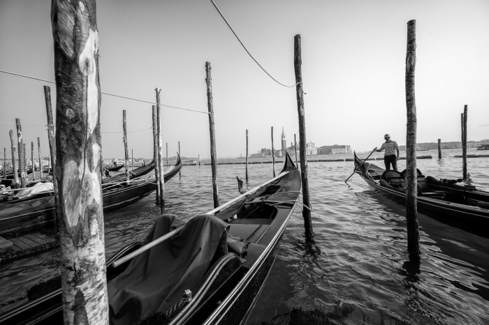 Gondoles à la Station de la Plazza San Marco, Venise - Photo : © Sebastien Desnoulez Photographe Auteur