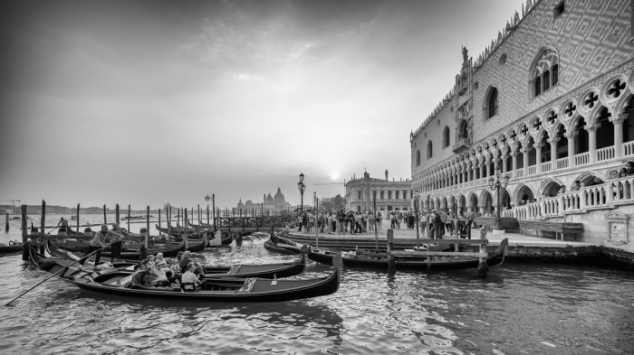 Gondoles devant le Palais des Doges, Venise - Photo : © Sebastien Desnoulez Photographe Auteur