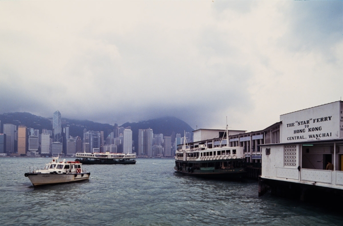 Hong Kong island depuis Kowloon, Mars 1993 - Photo : © Sebastien Desnoulez
