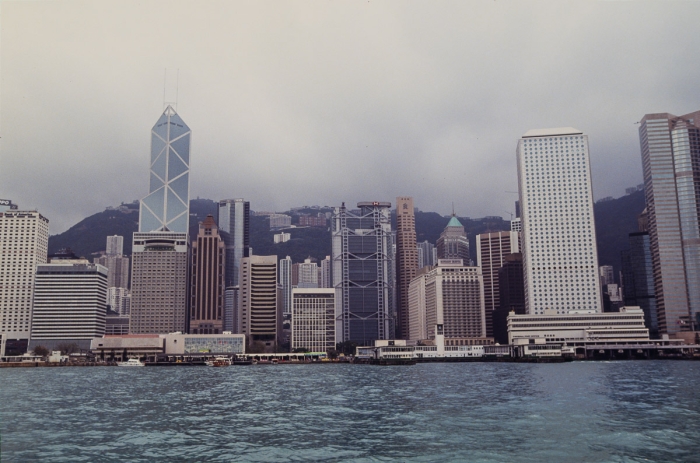 Hong Kong island depuis Kowloon, Mars 1993 - Photo : © Sebastien Desnoulez