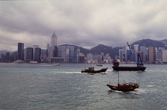 Hong Kong island depuis Kowloon, Mars 1993 - Photo : © Sebastien Desnoulez