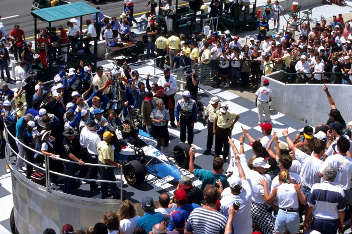 Jacques Villeneuve vainqueur des 500 Miles d'Indianapolis et champion CART 1995 - Photo : © Sebastien Desnoulez