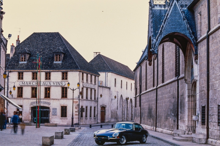 Jaguar Type E Vicarage, de Coventry à Genève, L'Automobile Magazine 1991 - Photo : © Sebastien Desnoulez
