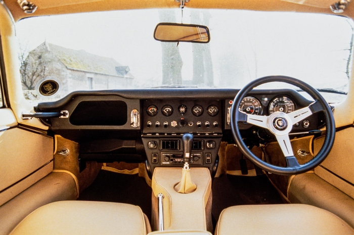 Jaguar Type E Vicarage, de Coventry à Genève, L'Automobile Magazine 1991 - Photo : © Sebastien Desnoulez