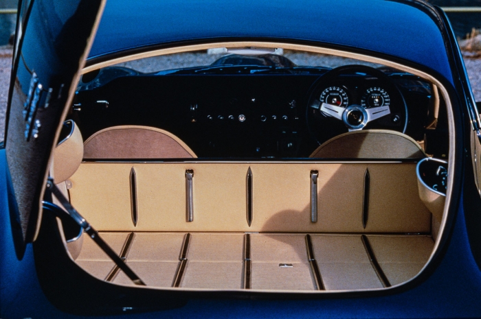 Jaguar Type E Vicarage, de Coventry à Genève, L'Automobile Magazine 1991 - Photo : © Sebastien Desnoulez