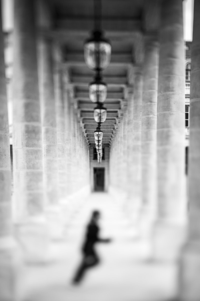Palais Royal, Paris    Freelensing   Série À Moitié Flou   Photo : © Sebastien Desnoulez