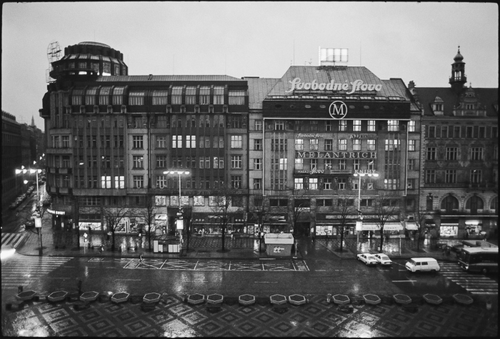 Place Vencelas depuis ma chambre à l'hotel Europa, Prague, Mars 1991 - Photo : © Sebastien Desnoulez