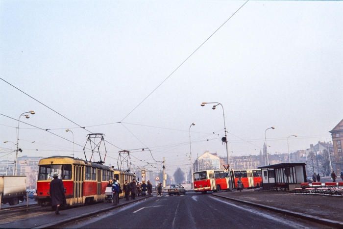 Traversée De Prague En Voiture Après Annulation De Notre Vol Pour Ostrava   Tchécoslovaquie, Février 1991   Photo : © Sebastien Desnoulez