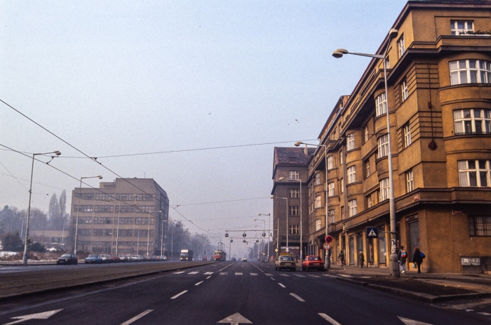 Traversée De Prague En Voiture Après Annulation De Notre Vol Pour Ostrava   Tchécoslovaquie, Février 1991   Photo : © Sebastien Desnoulez
