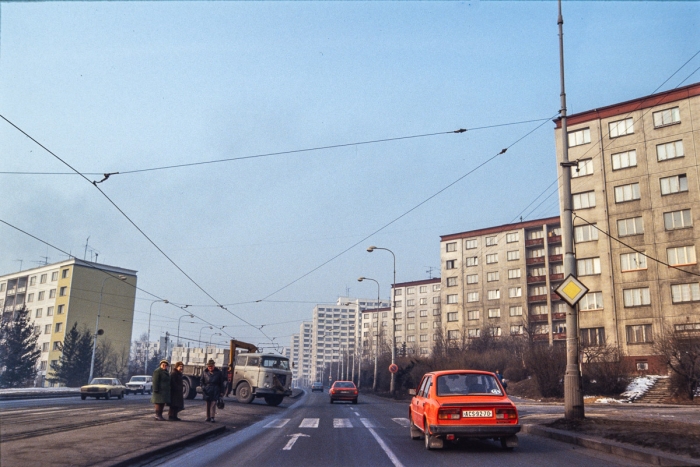 Traversée De Prague En Voiture Après Annulation De Notre Vol Pour Ostrava   Tchécoslovaquie, Février 1991   Photo : © Sebastien Desnoulez