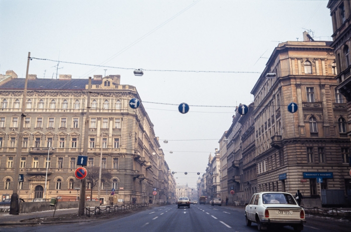 Traversée De Prague En Voiture Après Annulation De Notre Vol Pour Ostrava   Tchécoslovaquie, Février 1991   Photo : © Sebastien Desnoulez