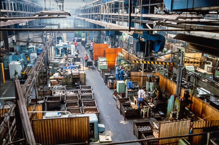 Visite de l'usine Tatra à Příbor en République Tchèque en 1991 - Photo : © Sebastien Desnoulez