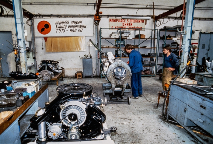 Visite de l'usine Tatra à Příbor en République Tchèque en 1991 - Photo : © Sebastien Desnoulez