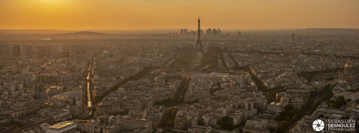 Coucher De Soleil Sur La Tour Eiffel Et La Defense Paris - Photo : © Sebastien Desnoulez photographe d'ambiances et d'architecture