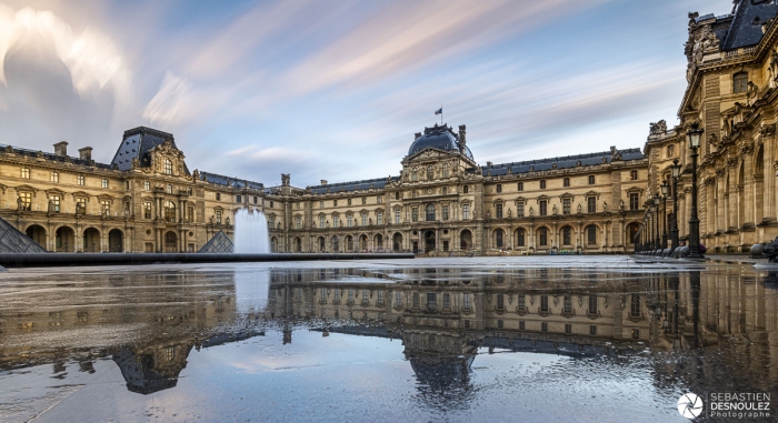 Cour du musée du Louvre Paris - Photo : © Sebastien Desnoulez photographe d'ambiances et d'architecture