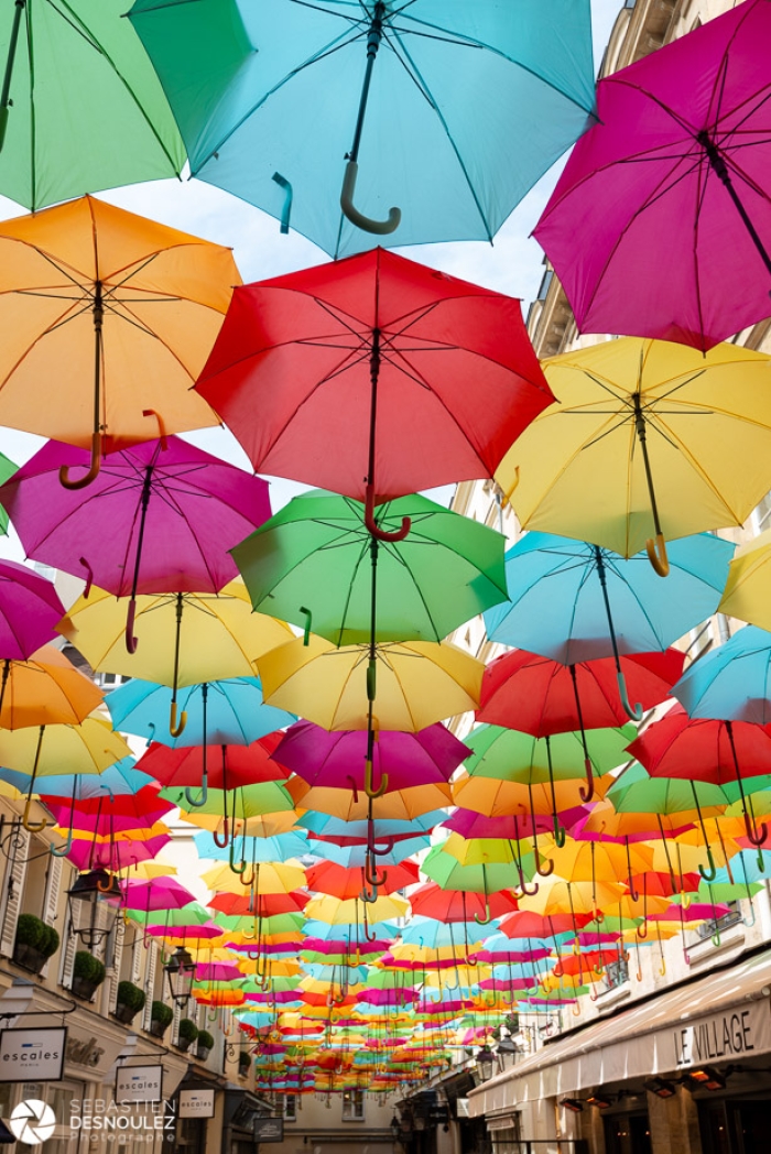 Exposition Umbrella Sky de l’artiste portugaise Patricia Cunha au Village Royal - Photo : © Sebastien Desnoulez photographe d'ambiances et d'architecture