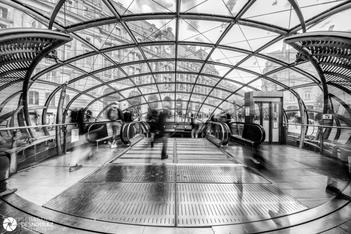 Gare Saint Lazare, Paris   Série Ghosts   Photo : © Sebastien Desnoulez