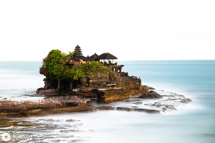 Ghosts of Tanah Lot, Bali, temps de pose 11 minutes - Photo : © Sebastien Desnoulez Photographe Auteur