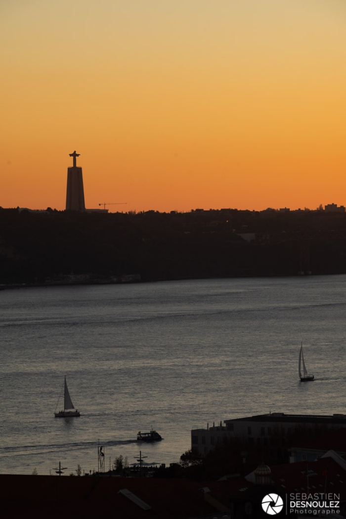 Pont du 25 Avril et Santuario de Christo Rei, depuis le chateau de Saint Georges, Lisbonne - Photo : © Sebastien Desnoulez Photographe Auteur