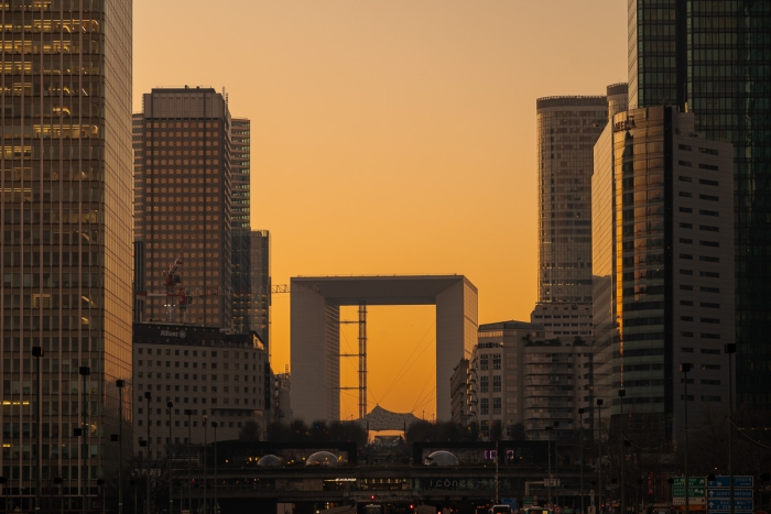 Perspective de La Défense depuis le Pont de Neuilly en fin de journée - Photo : © Sebastien Desnoulez photographe d'ambiances et d'architecture