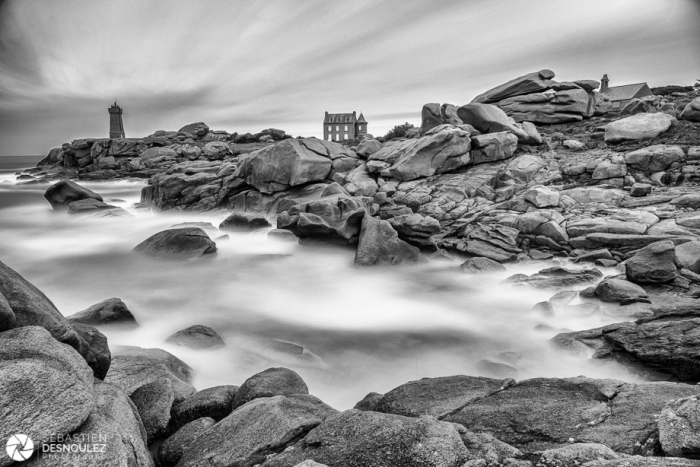 Phare de Mean Ruz, Ploumanac'h, Côtes d'Armor - Photo : © Sebastien Desnoulez photographe auteur