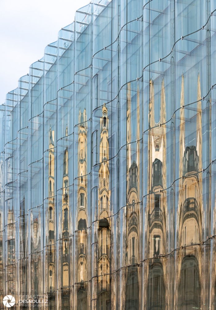 Reflets sur la façade en verre de la Samaritaine à Paris - Photo : © Sebastien Desnoulez photographe d'ambiances et d'architecture