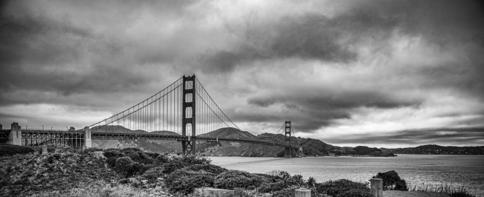 Vue large du Golden Gate Bridge à San Francisco avec nuages - Photo : © Sebastien Desnoulez