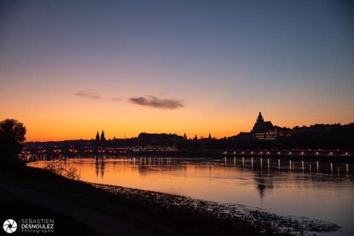 Silhouette de Blois au coucher du soleil - Photo : © Sebastien Desnoulez photographe d'ambiances et d'architecture