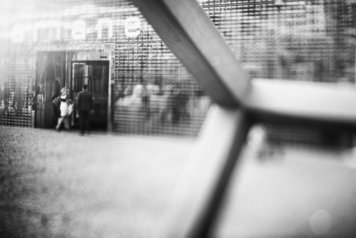 Freelensing en photographie : Tour Ariane et La Défonce, œuvre de Francois Morellet - Série À Moitié Flou - Photo : © Sebastien Desnoulez
