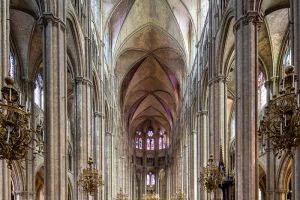 Photographie d’architecture : comment restituer la hauteur spectaculaire de la cathédrale Saint-Étienne de Bourges - Photo : © Sebastien Desnoulez