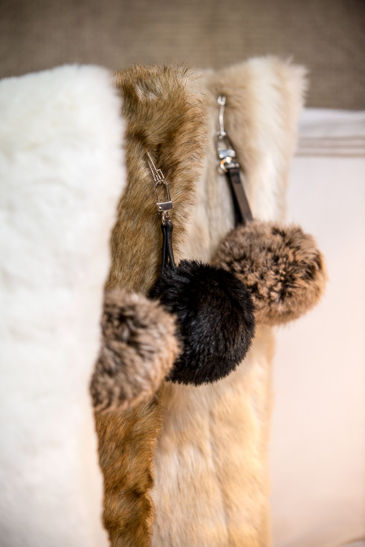 Deco coussins hotel de luxe gstaad photo sebastien desnoulez photographe decoration interieur
