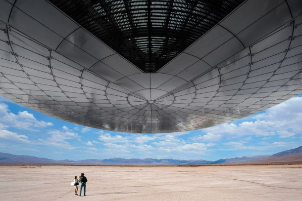 Under the Mothership - Photo : © Sebastien Desnoulez