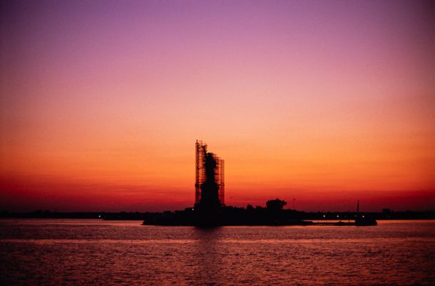 New York City 1985 Statue of Liberty - Photo : © Sebastien Desnoulez