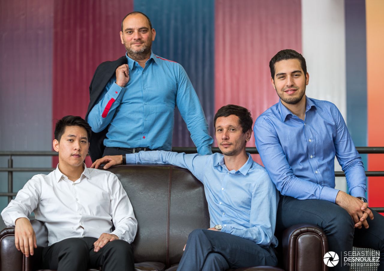 Photo de groupe corporate en lumière naturelle - Photo : © Sebastien Desnoulez, photographe de portraits